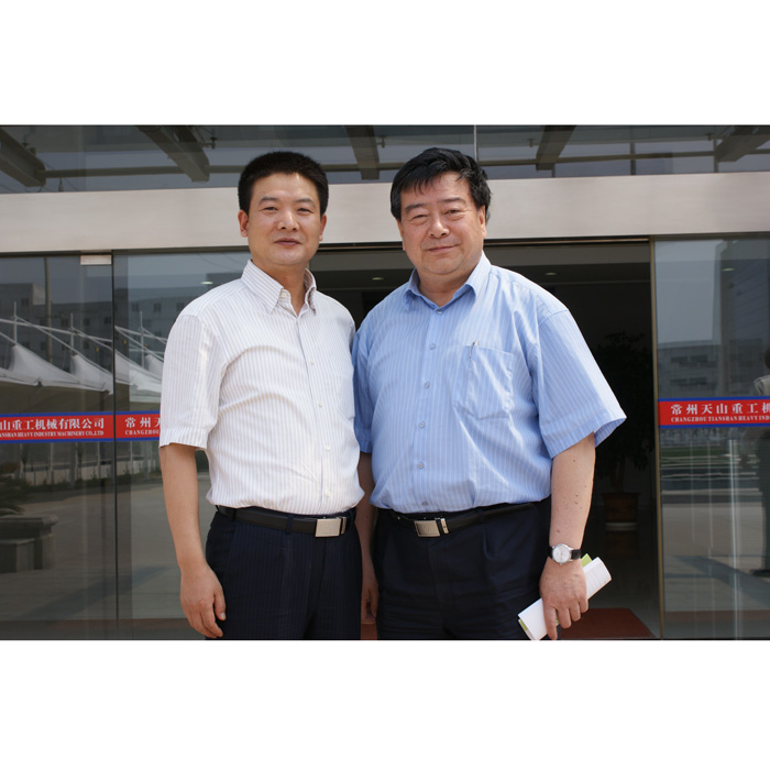 國務(wù)院參事、中國再生能源學(xué)會(huì)理事長石定寰考察天山重工